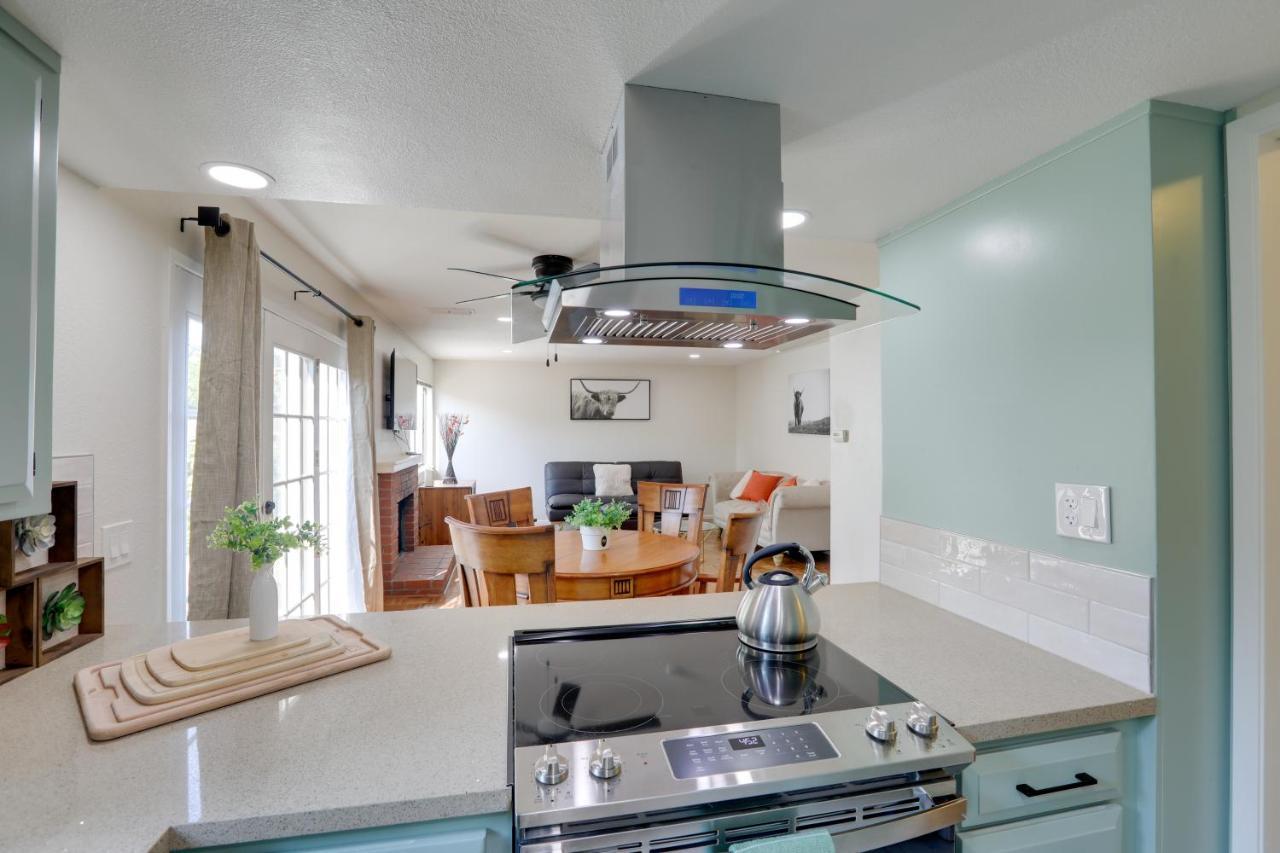 Modern Townhome With Patio! *