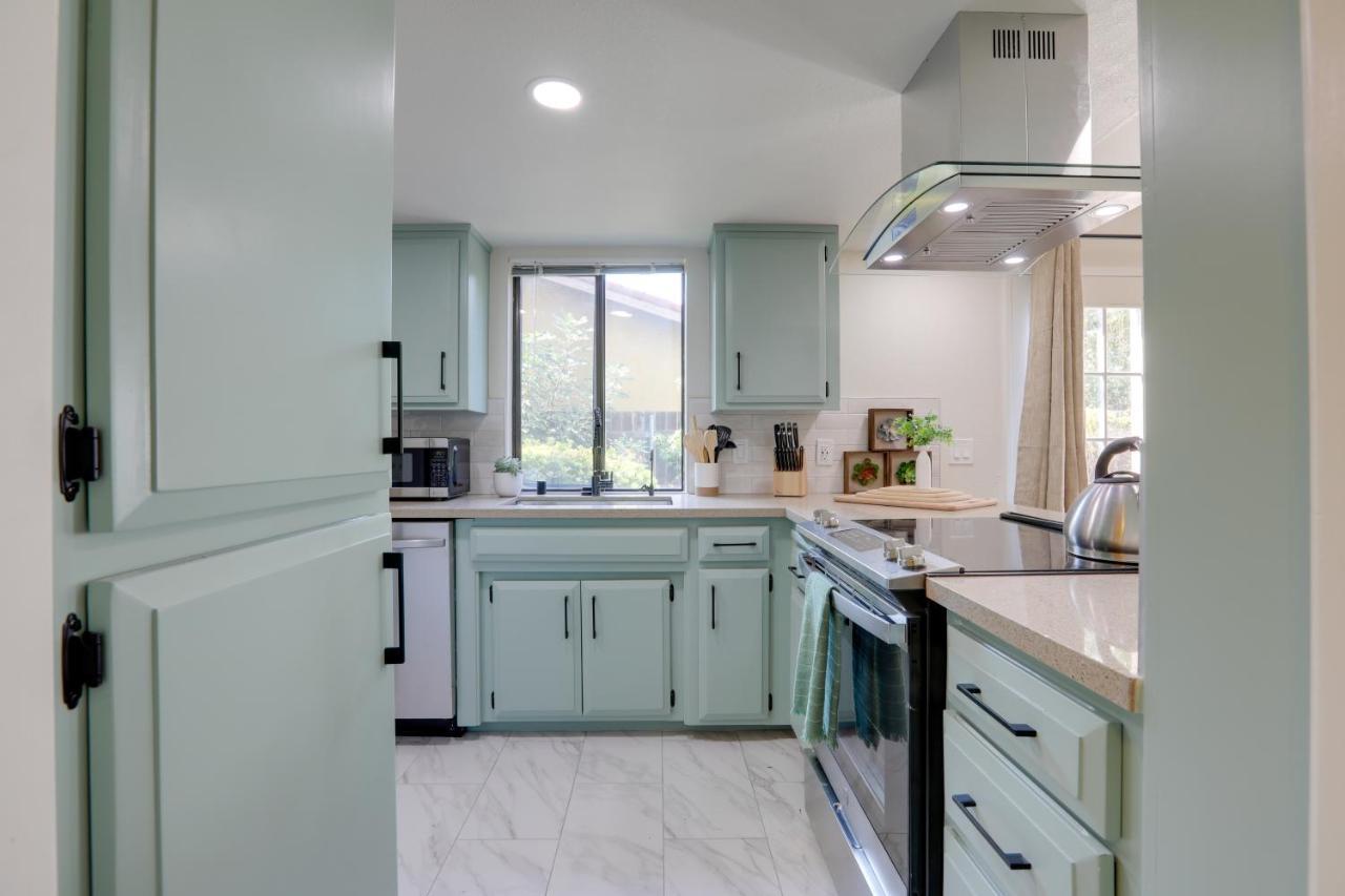 Holiday home Modern Townhome With Patio!