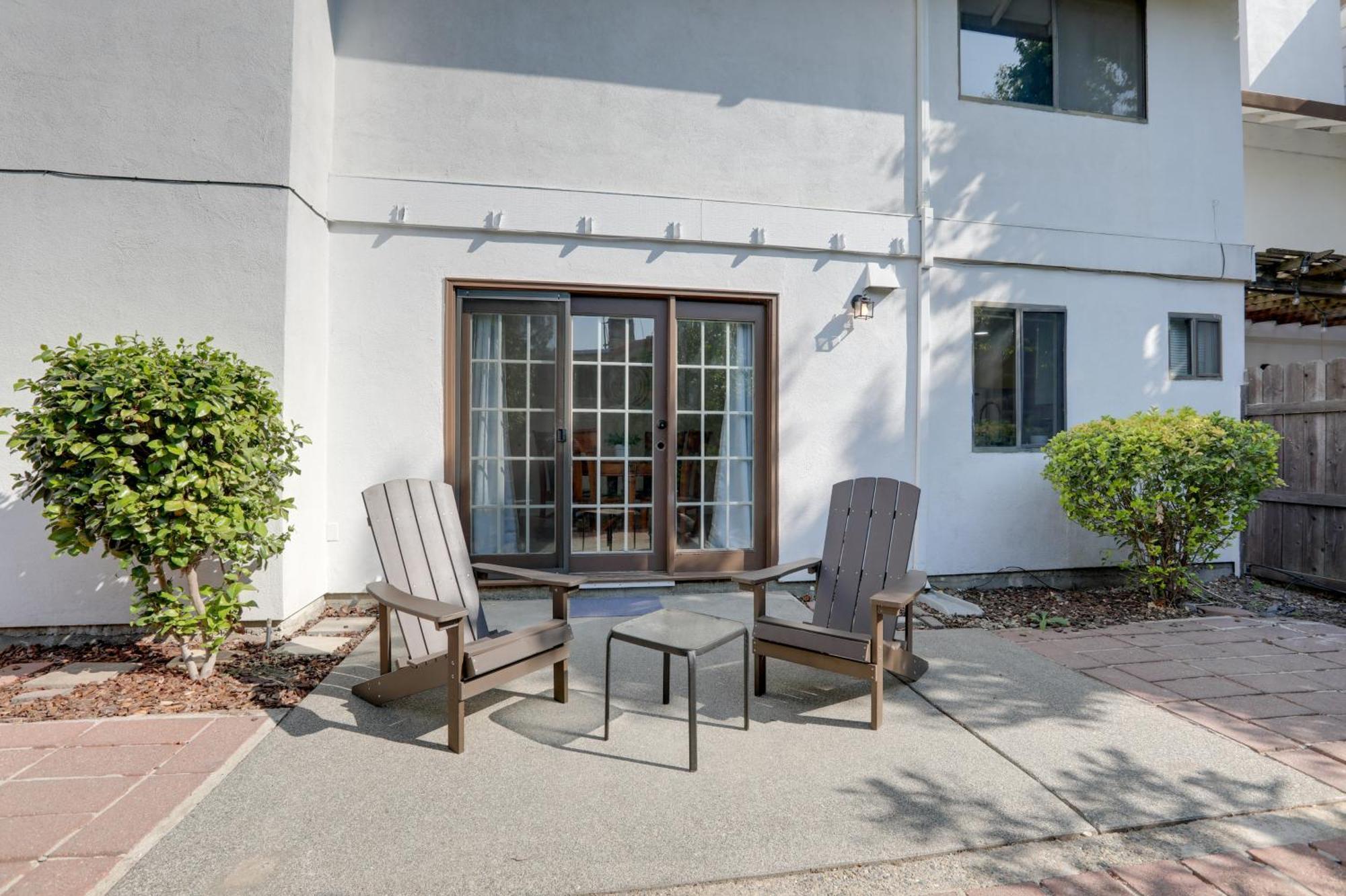 Modern Townhome With Patio! Holiday home Sacramento